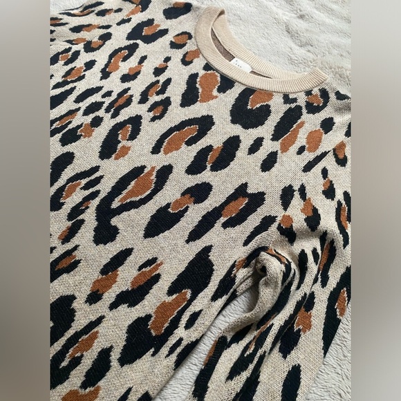 A New Day Leopard Sweater 🐾 - Picture 7 of 10
